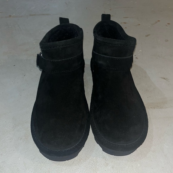 NWOT Bearpaw short boots - Picture 2 of 5